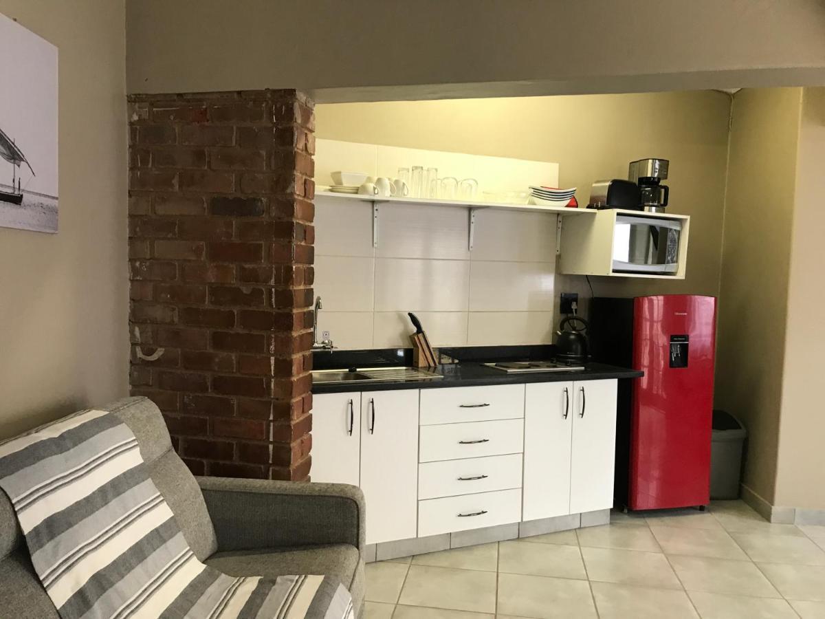 Aluve Guesthouse ヨハネスブルグ エクステリア 写真