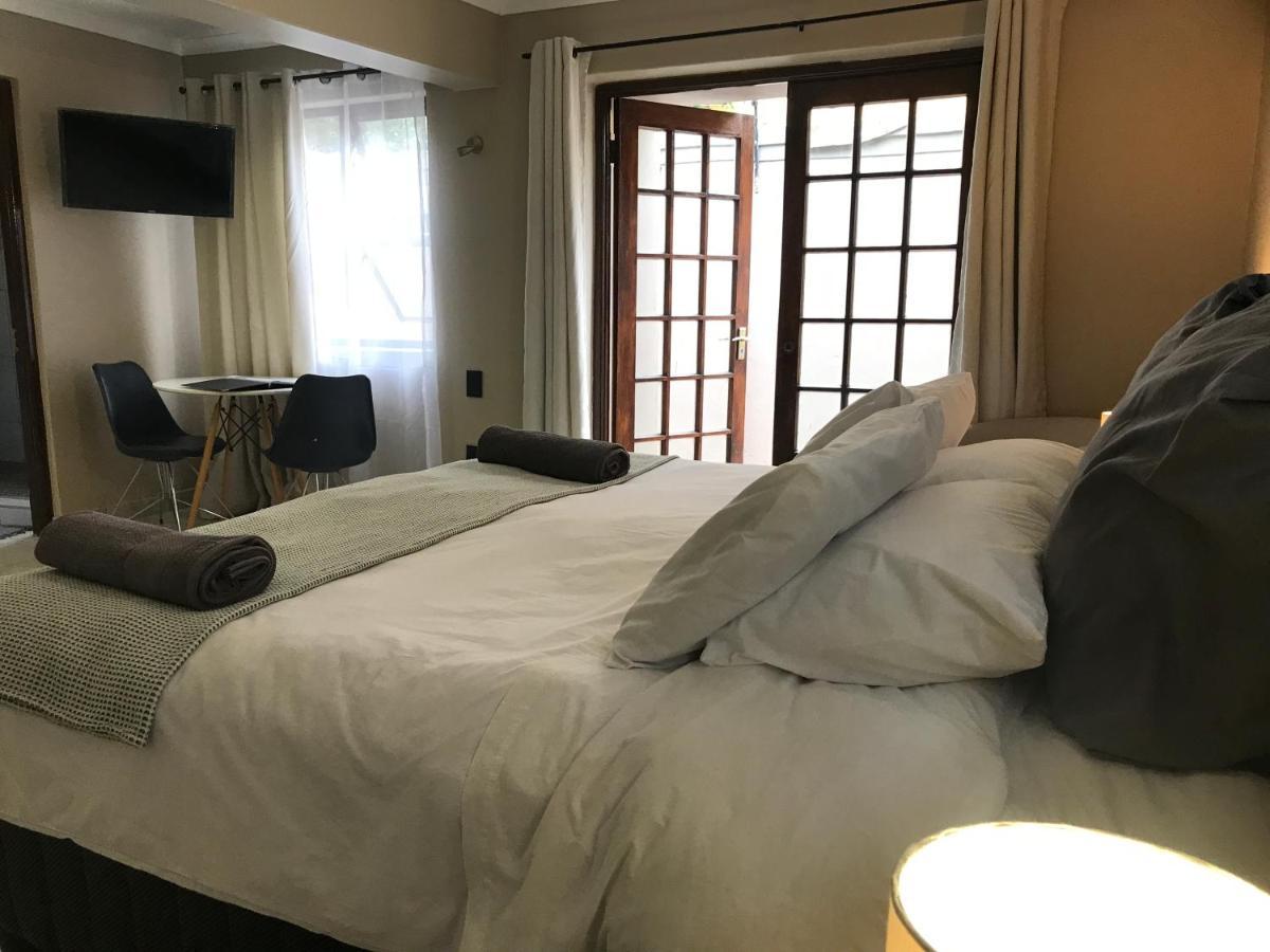 Aluve Guesthouse ヨハネスブルグ エクステリア 写真