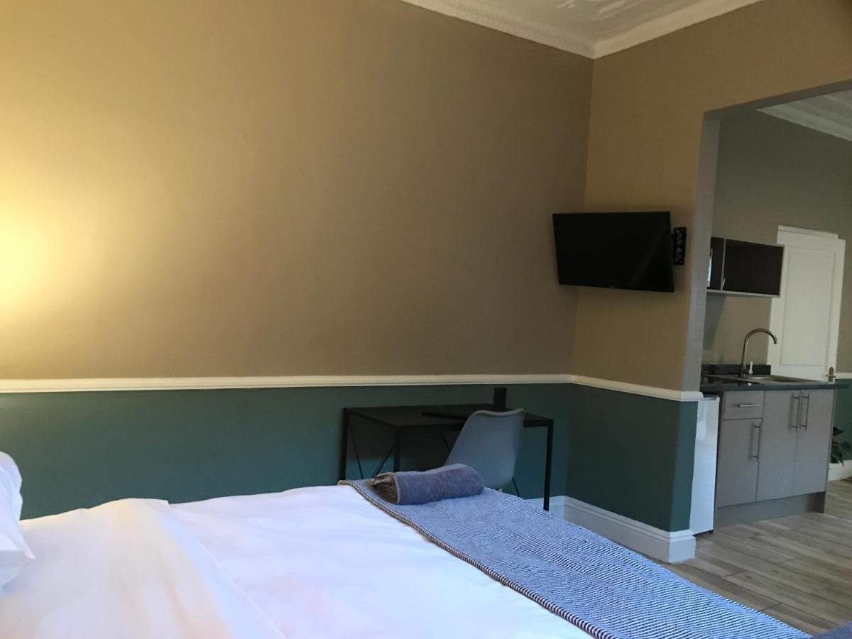 Aluve Guesthouse ヨハネスブルグ エクステリア 写真