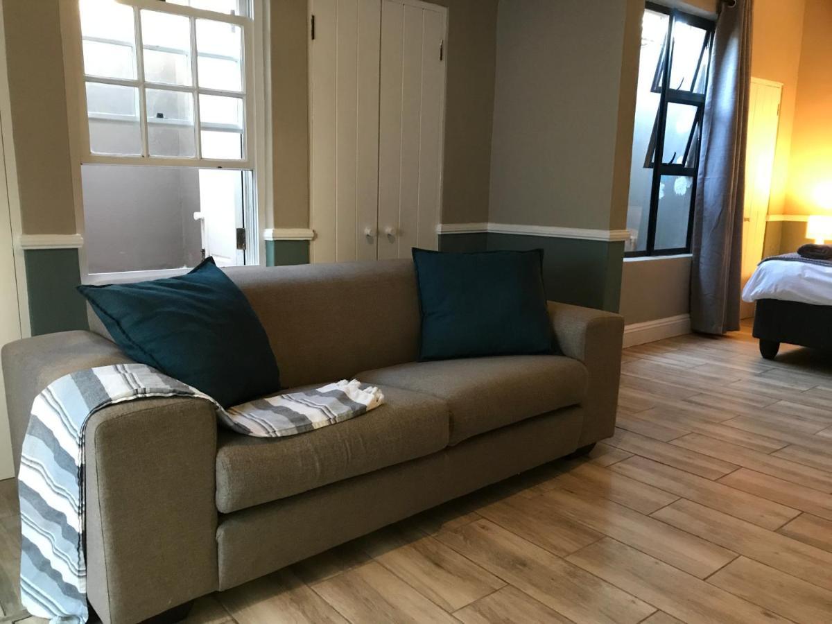 Aluve Guesthouse ヨハネスブルグ エクステリア 写真