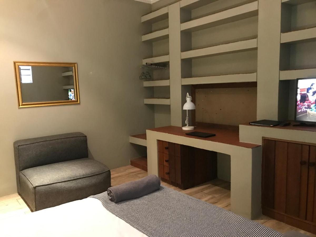 Aluve Guesthouse ヨハネスブルグ エクステリア 写真