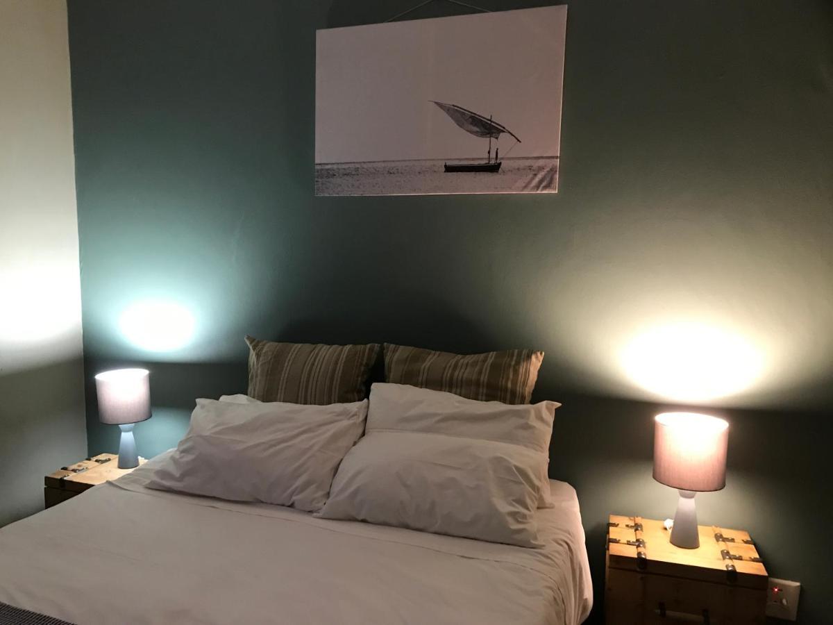 Aluve Guesthouse ヨハネスブルグ エクステリア 写真