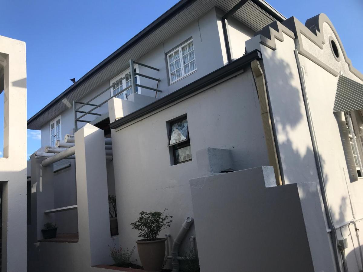 Aluve Guesthouse ヨハネスブルグ エクステリア 写真