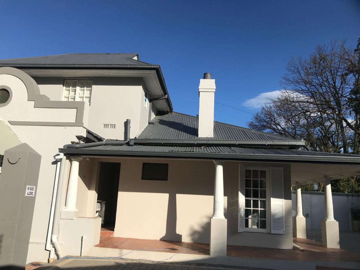Aluve Guesthouse ヨハネスブルグ エクステリア 写真