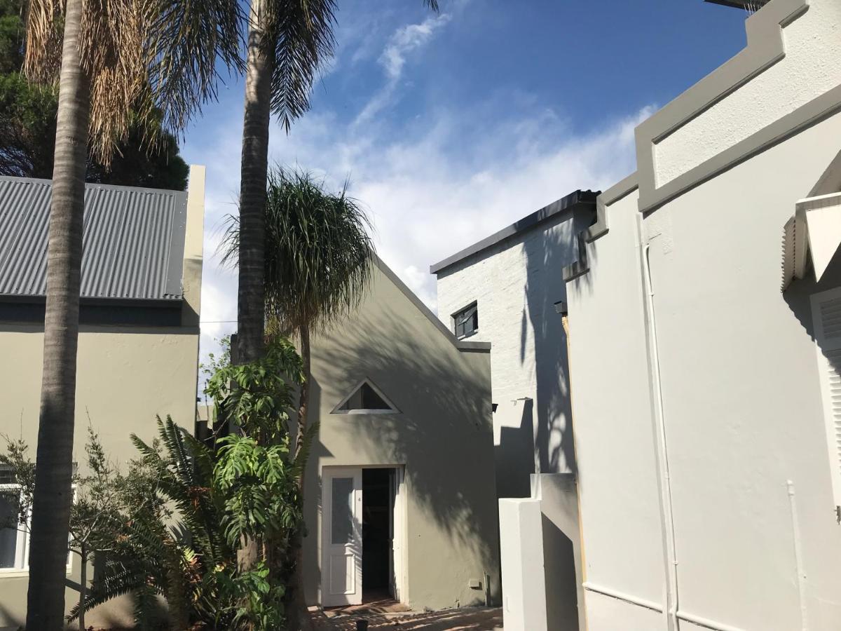 Aluve Guesthouse ヨハネスブルグ エクステリア 写真