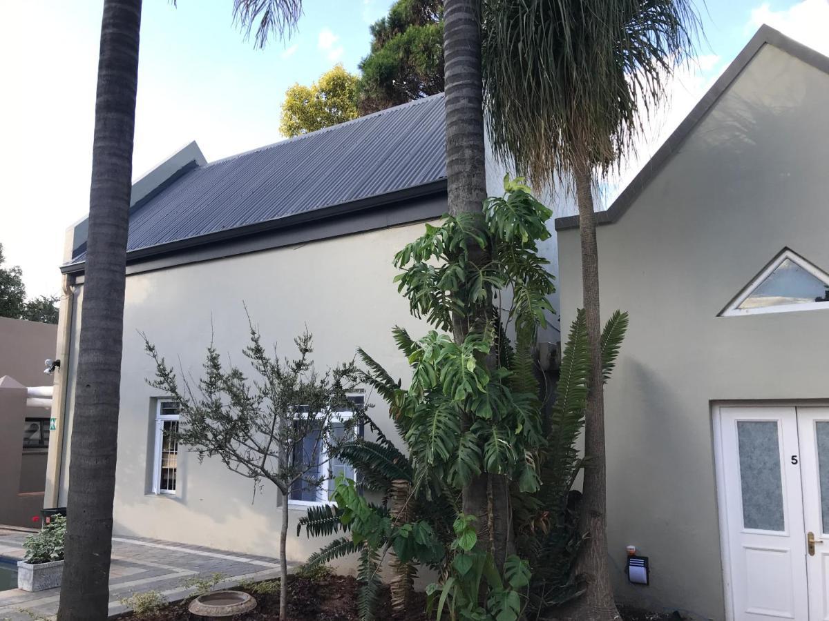 Aluve Guesthouse ヨハネスブルグ エクステリア 写真