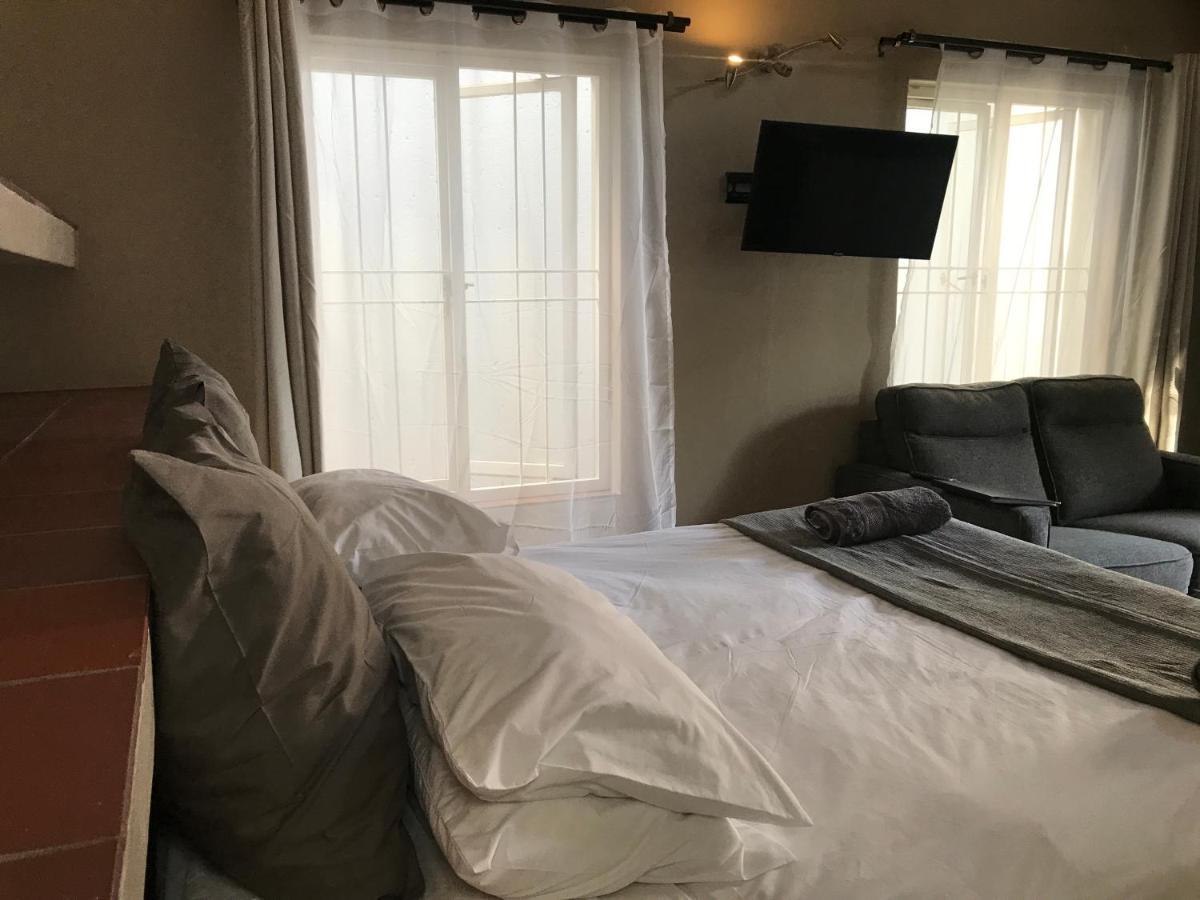 Aluve Guesthouse ヨハネスブルグ エクステリア 写真