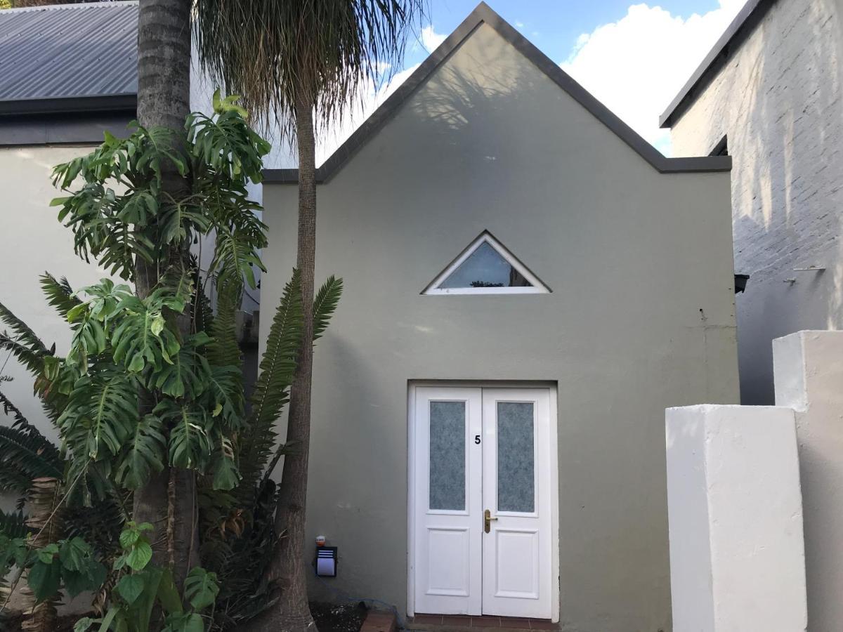 Aluve Guesthouse ヨハネスブルグ エクステリア 写真