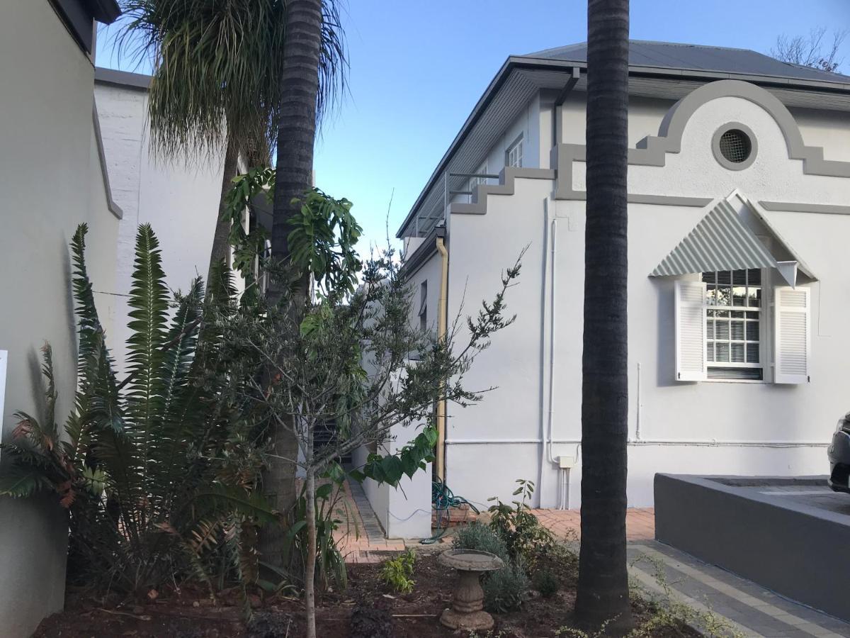 Aluve Guesthouse ヨハネスブルグ エクステリア 写真