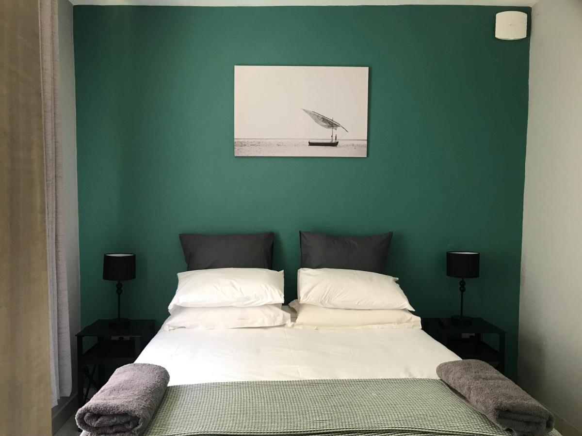 Aluve Guesthouse ヨハネスブルグ エクステリア 写真