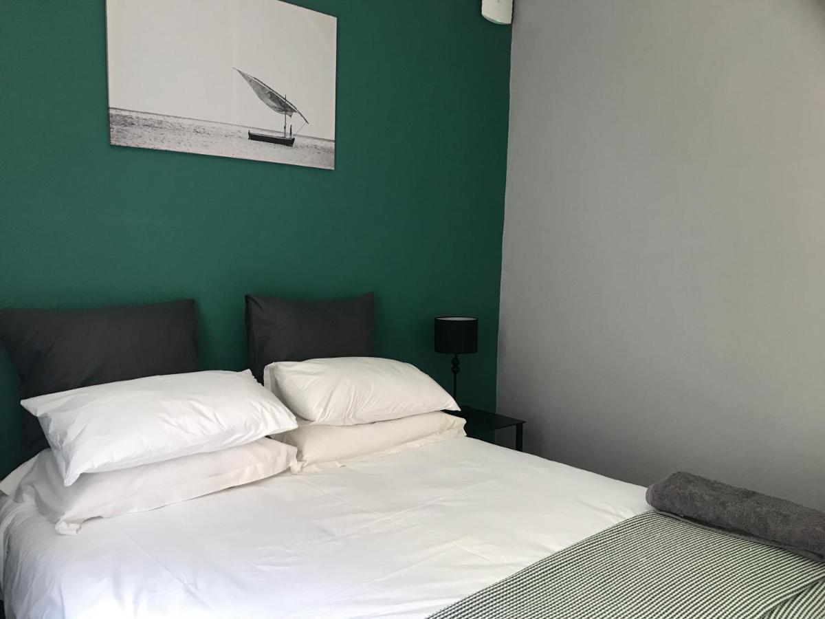 Aluve Guesthouse ヨハネスブルグ エクステリア 写真