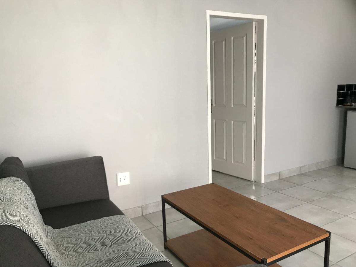 Aluve Guesthouse ヨハネスブルグ エクステリア 写真